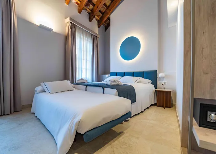 Отель San Lorenzo Boutique Catedral 3*